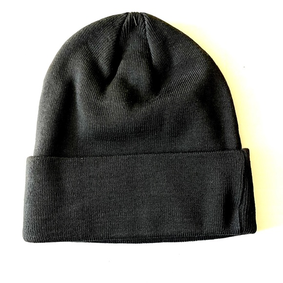 Black plain blank ribbed beanie from recycled material - Picture 2 of 3